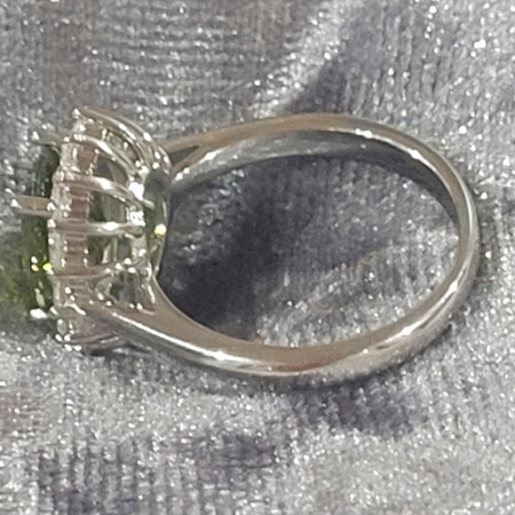 925S Genuine Peridot Flower Ring - Picture 9 of 13